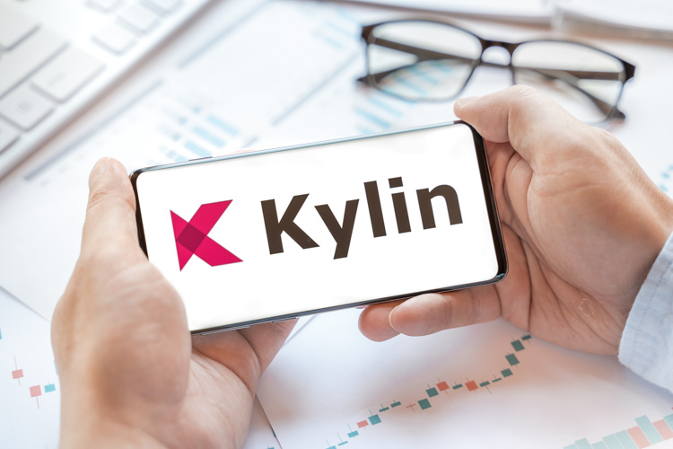 Криптовалюта Kylin открыта на экране смартфона.