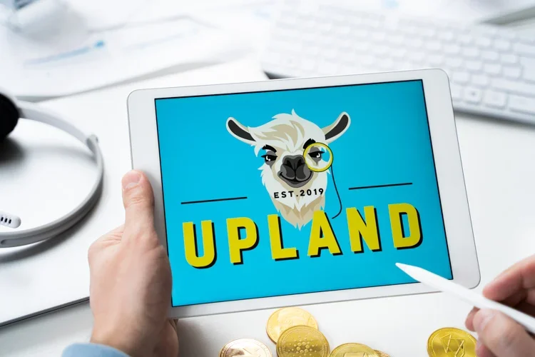 Блокчейн игра Upland открыта на экране планшета со стилусом.