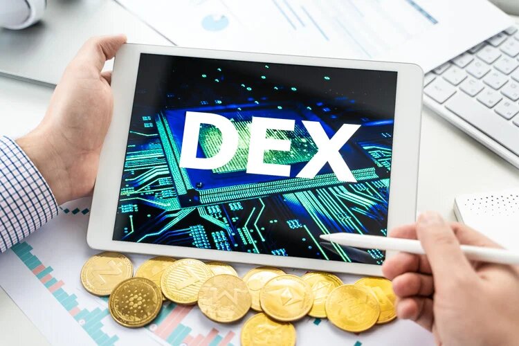 DEX-биржа на планшете готова к работе.