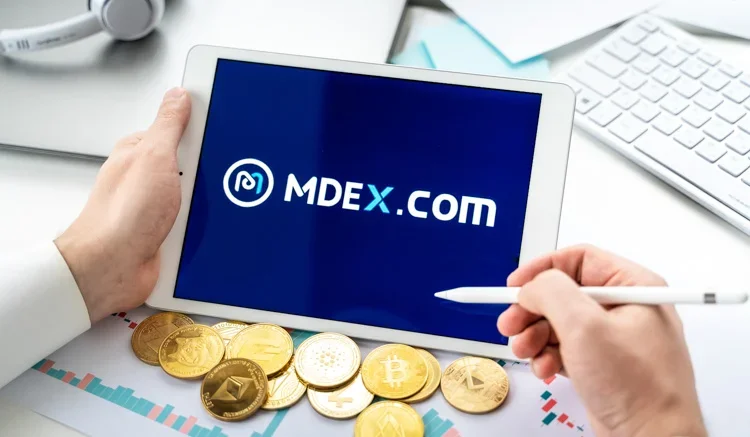 DEX биржа MDEX открыта на экране планшета.
