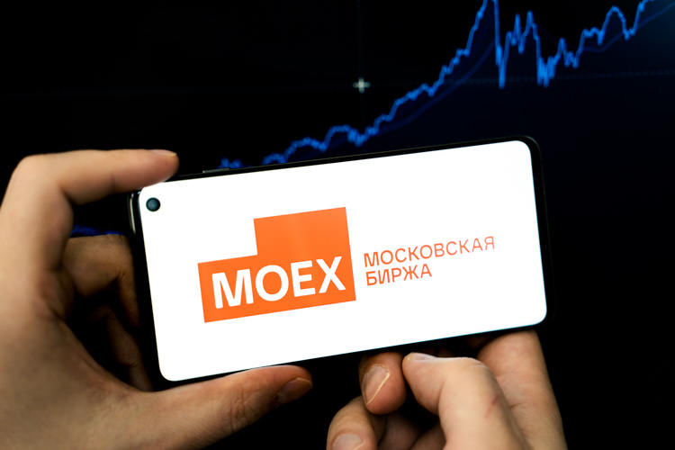 Московская межбанковская валютная биржа является крупнейшим участником фондового рынка России.