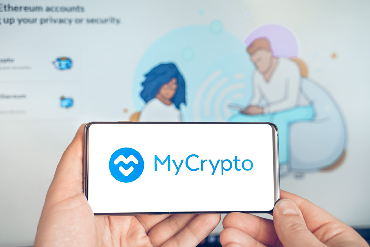 Криптовалютный кошелек MyCrypto открыт на экране.