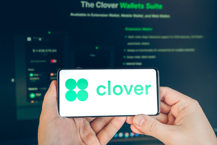 Криптовалюта Clover Finance открыта на экране.