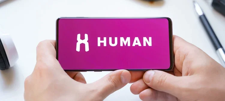 Human открыт на экране смартфона.