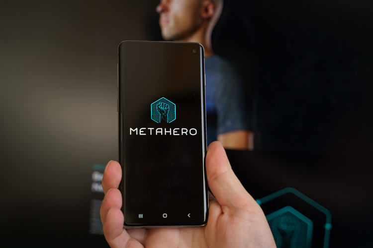 В Metahero можно играть со смартфона.
