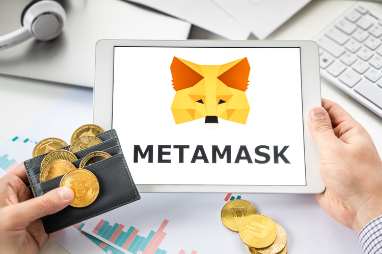 Metamask - самое популярное браузерное расширение.