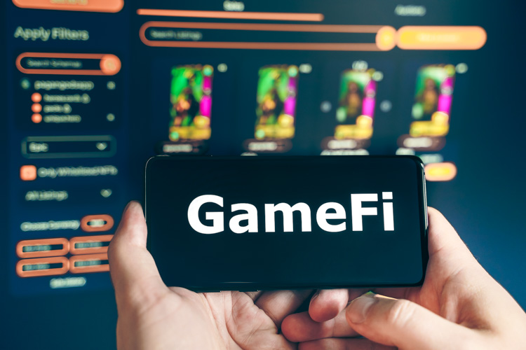 Термин GameFi открыт на экране смартфона.