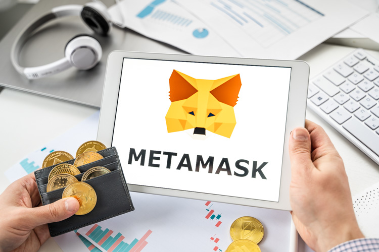 Metamask - самое известное и популярное браузерное расширение.