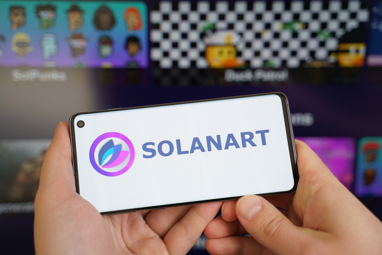 NFT маркетплейс Solanart открыт на экране.
